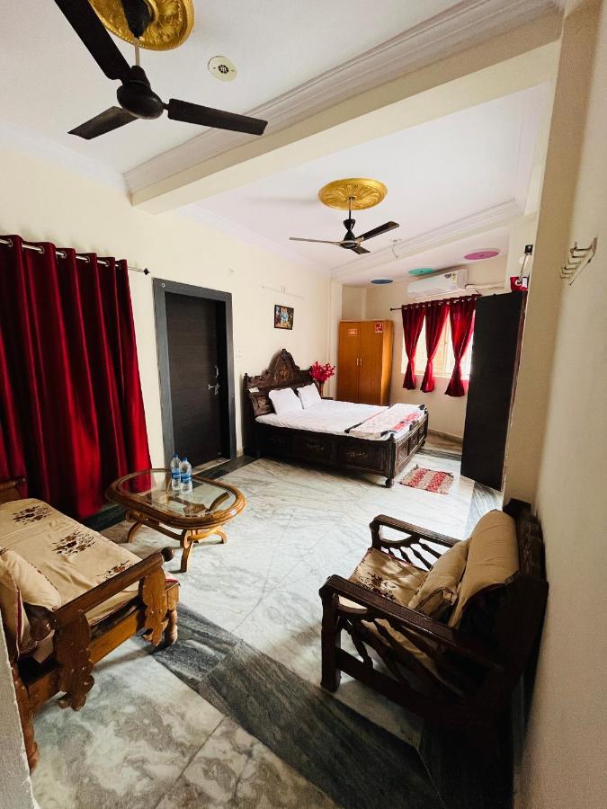 Tiwari G Home Stay Ujjain Exteriör bild