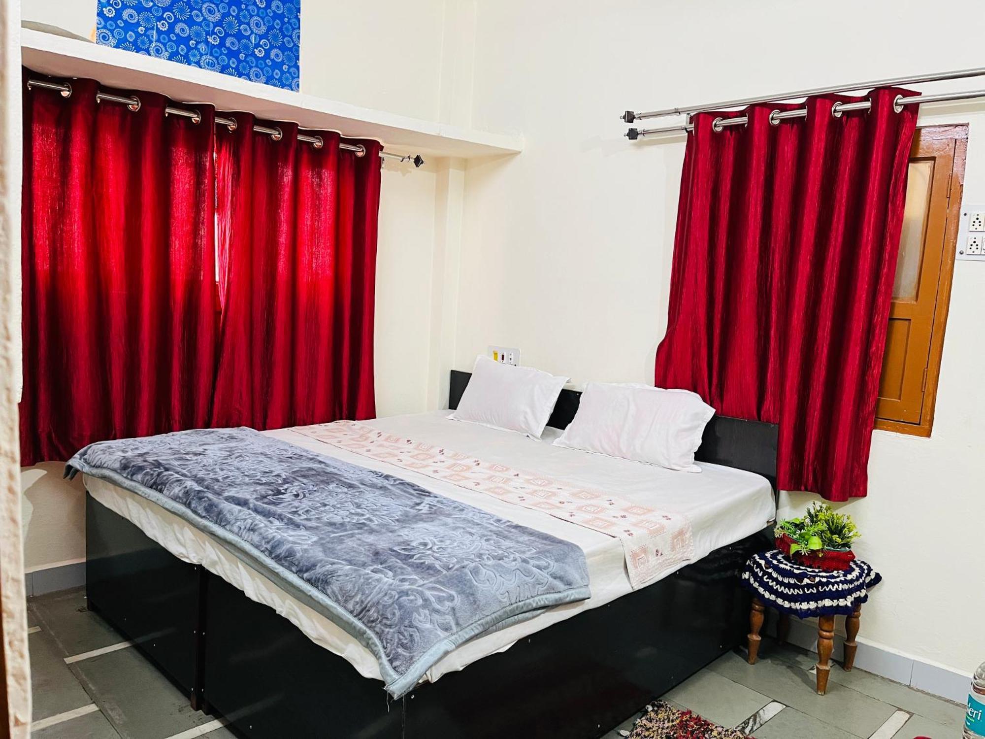 Tiwari G Home Stay Ujjain Exteriör bild