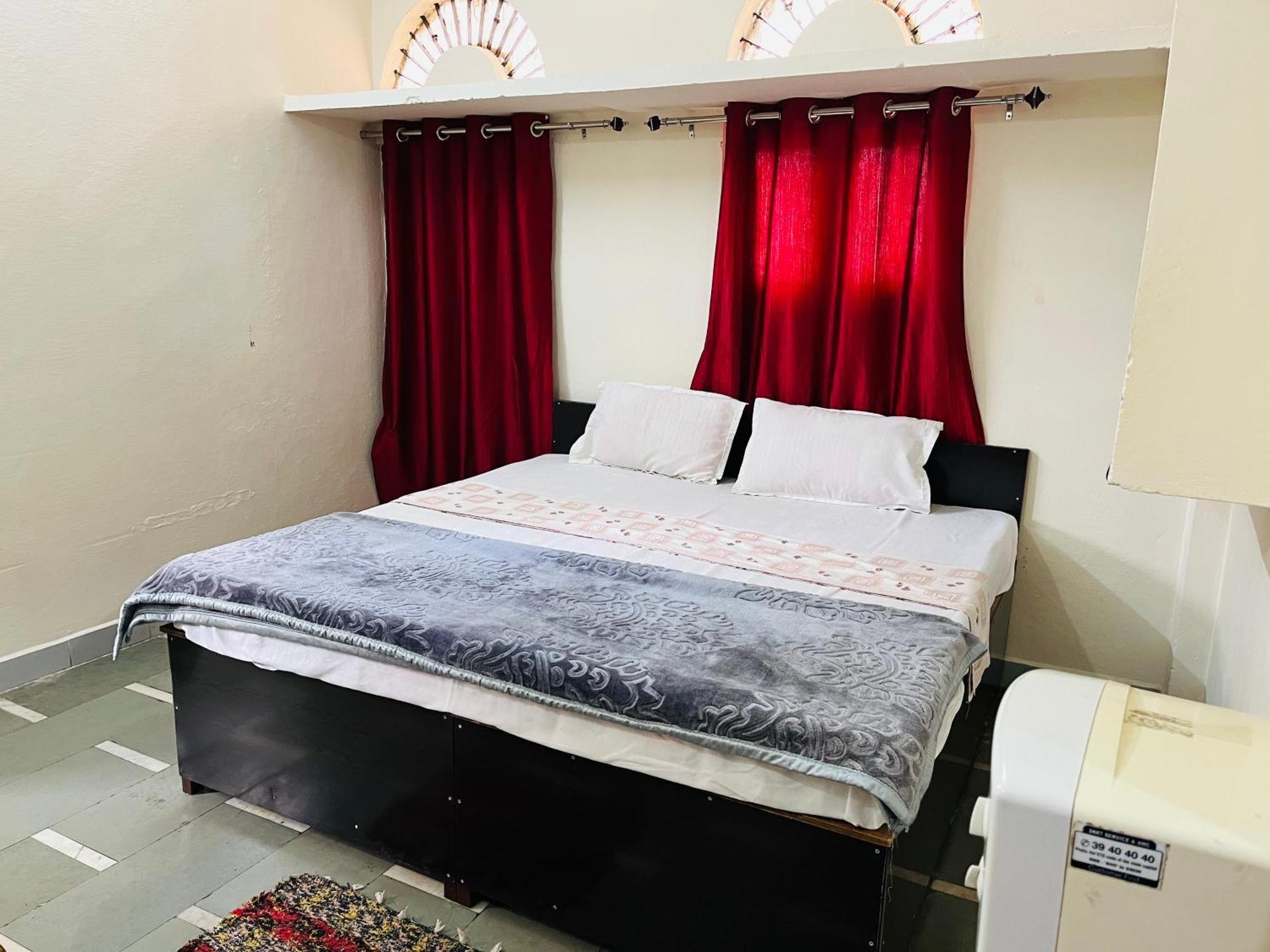 Tiwari G Home Stay Ujjain Exteriör bild
