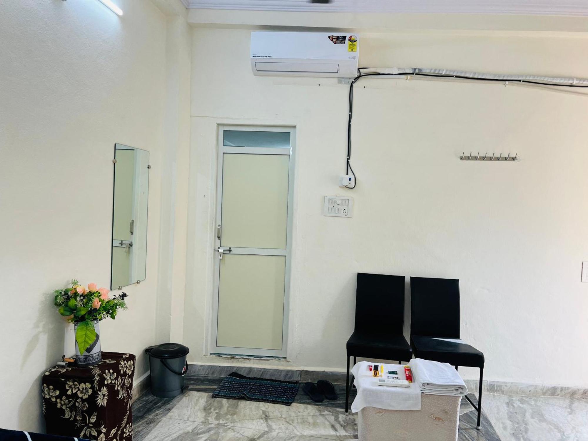 Tiwari G Home Stay Ujjain Exteriör bild