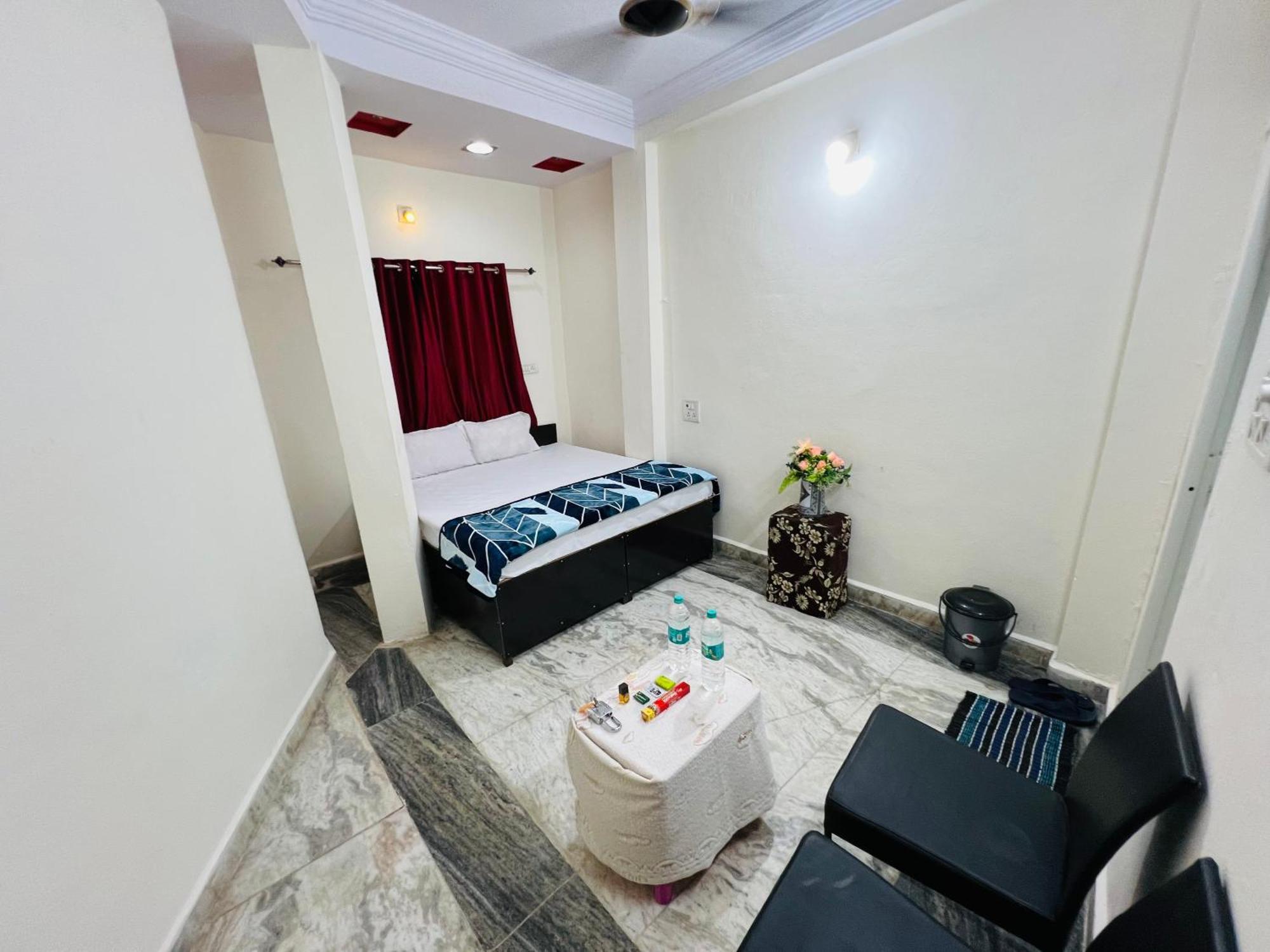 Tiwari G Home Stay Ujjain Exteriör bild