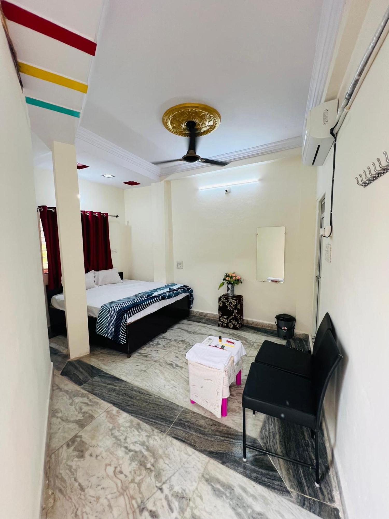 Tiwari G Home Stay Ujjain Exteriör bild