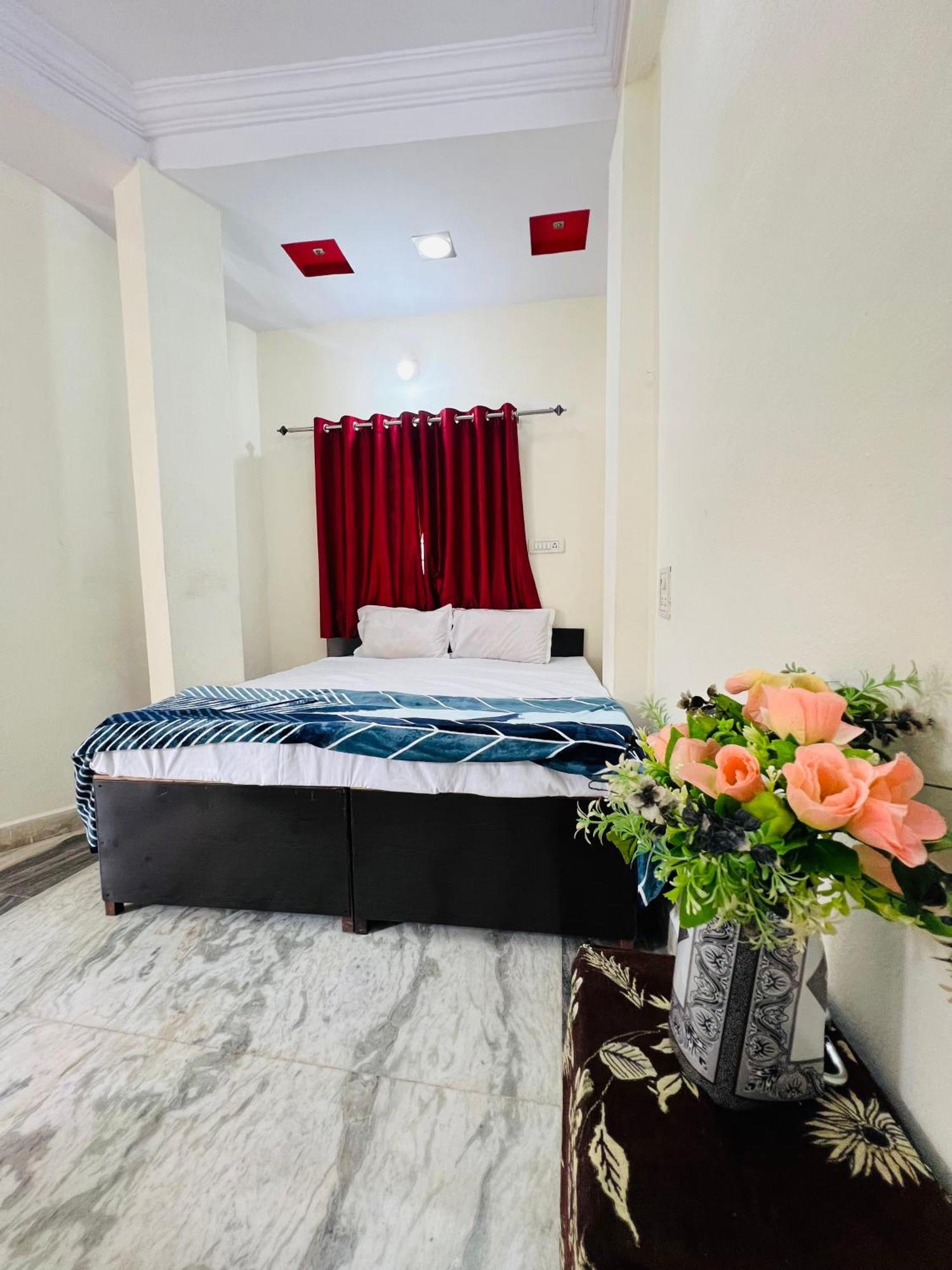 Tiwari G Home Stay Ujjain Exteriör bild