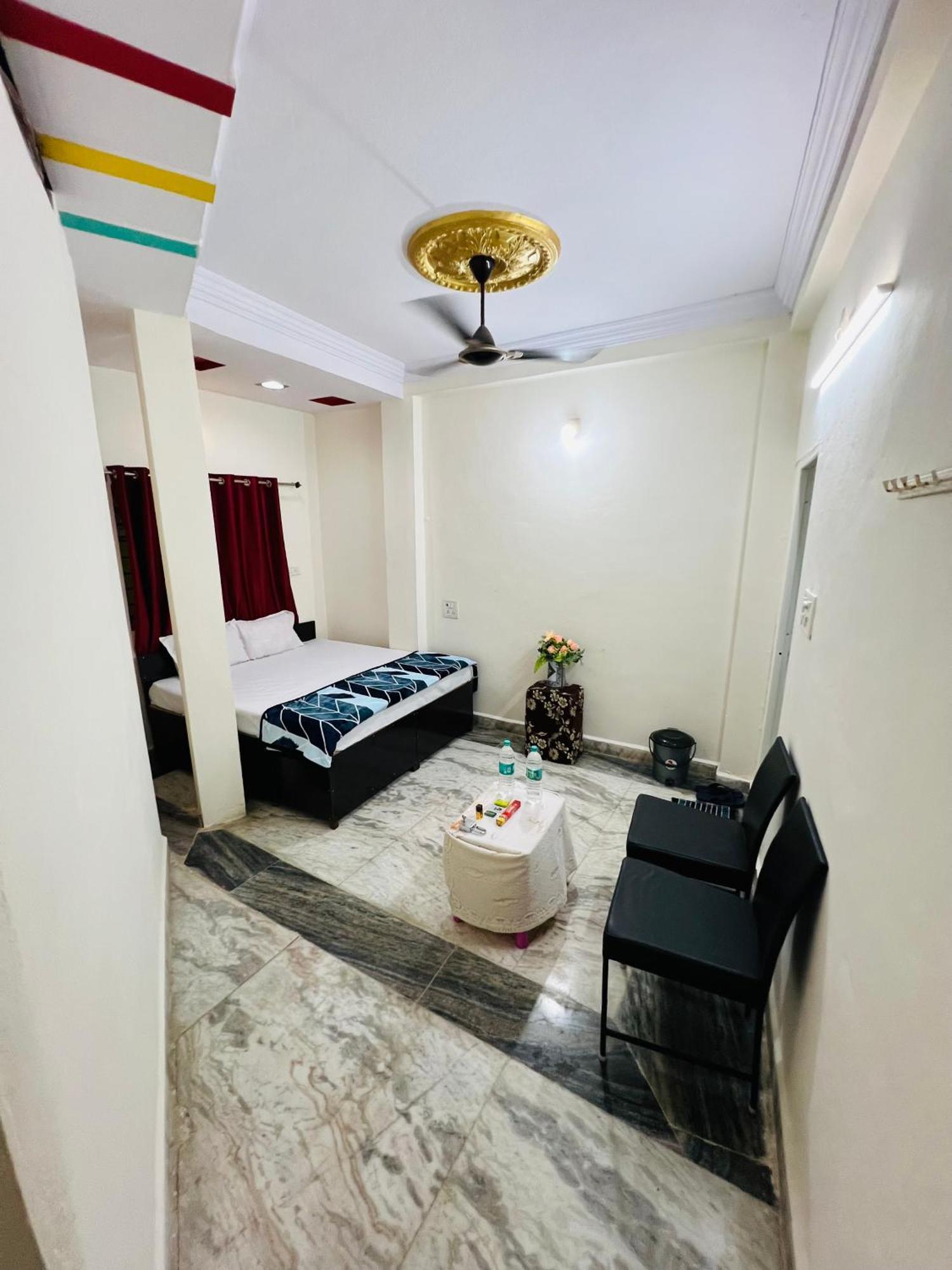 Tiwari G Home Stay Ujjain Exteriör bild