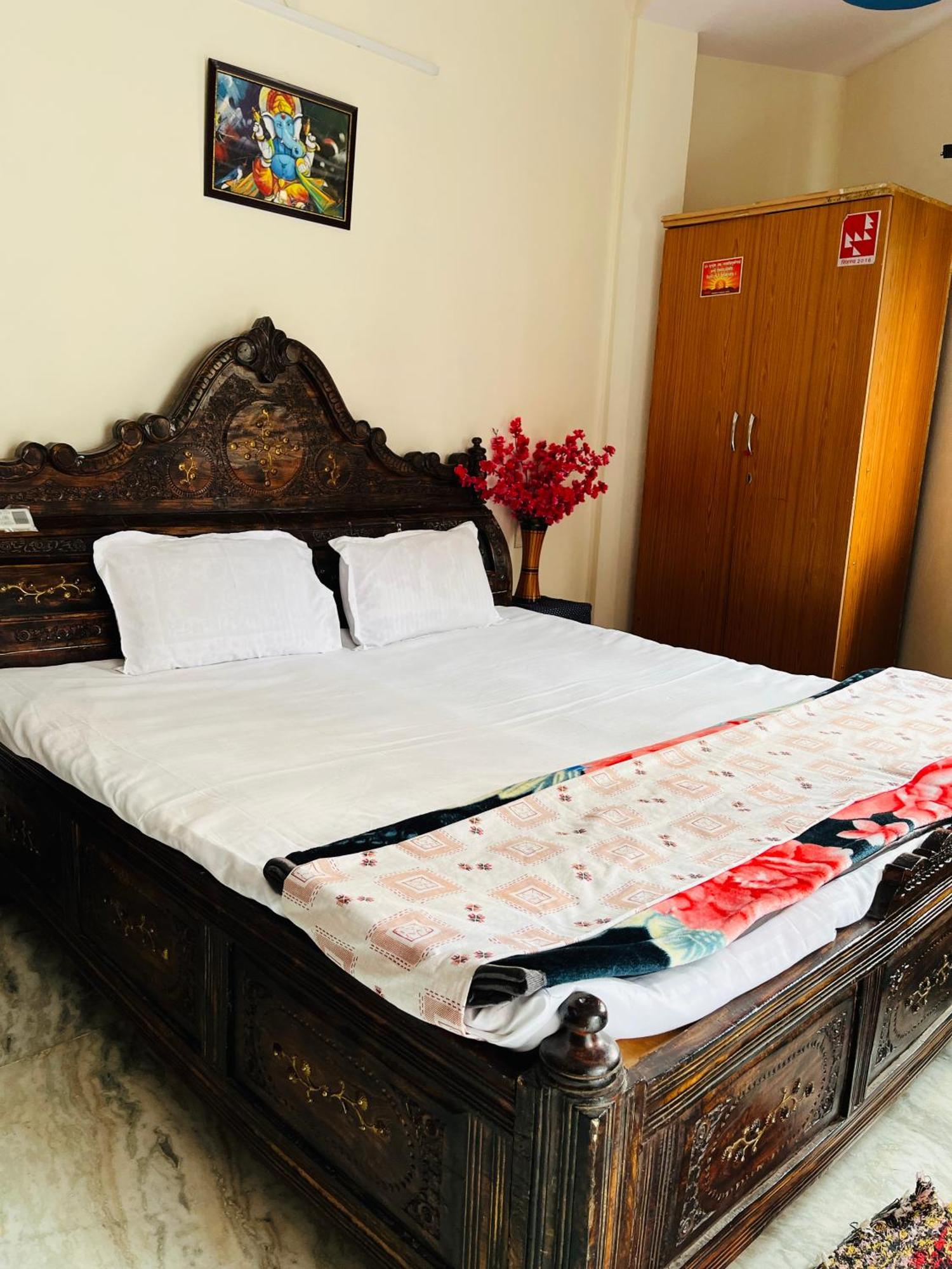 Tiwari G Home Stay Ujjain Exteriör bild