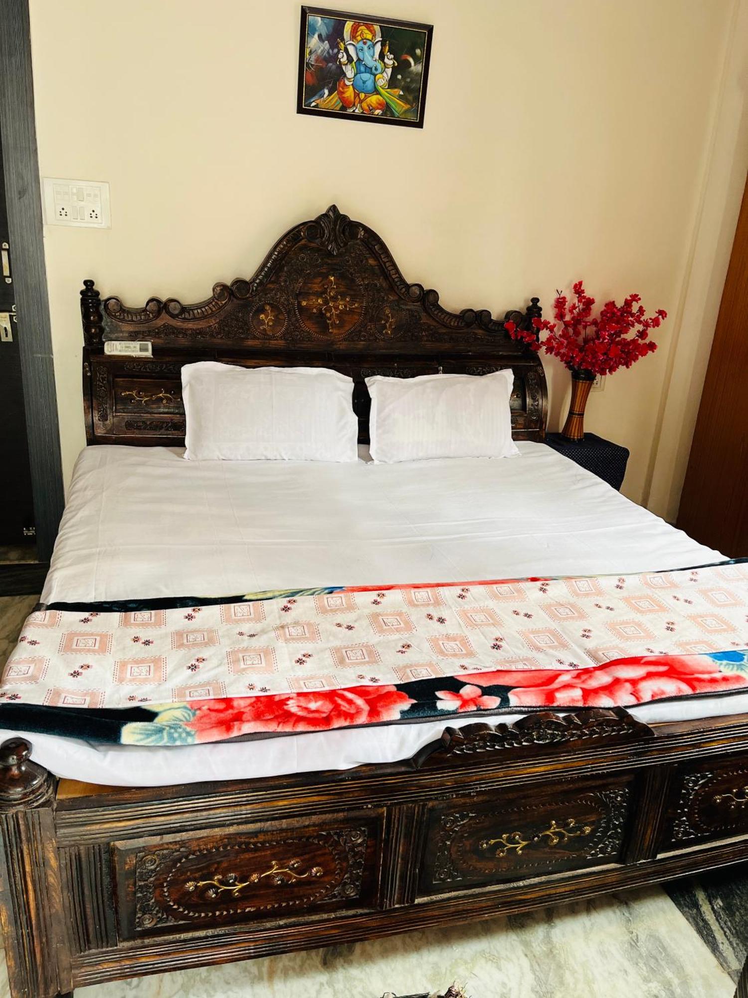 Tiwari G Home Stay Ujjain Exteriör bild